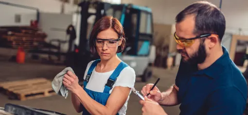 https://www.bottomline.com/cdn/thumbnails/resource_list_entry_2x/8817/2227/7346/Re-engineer-Payments-in-Manufacturing-Thumbnail.webp