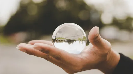 https://www.bottomline.com/cdn/thumbnails/resource_list_entry_2x/9717/2124/7321/Best-in-class-bottomlines-kevin-pettet-and-jessica-cheney-on-digital-bankings-future-blog-thumbnail.webp